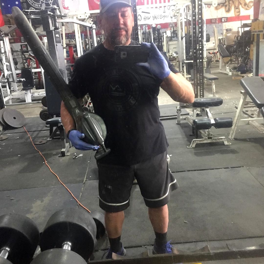 Греческий спортклуб оригинально протестует, а легендарный Metroflex самовольно открывается - Бодибилдинг форум AnabolicShops